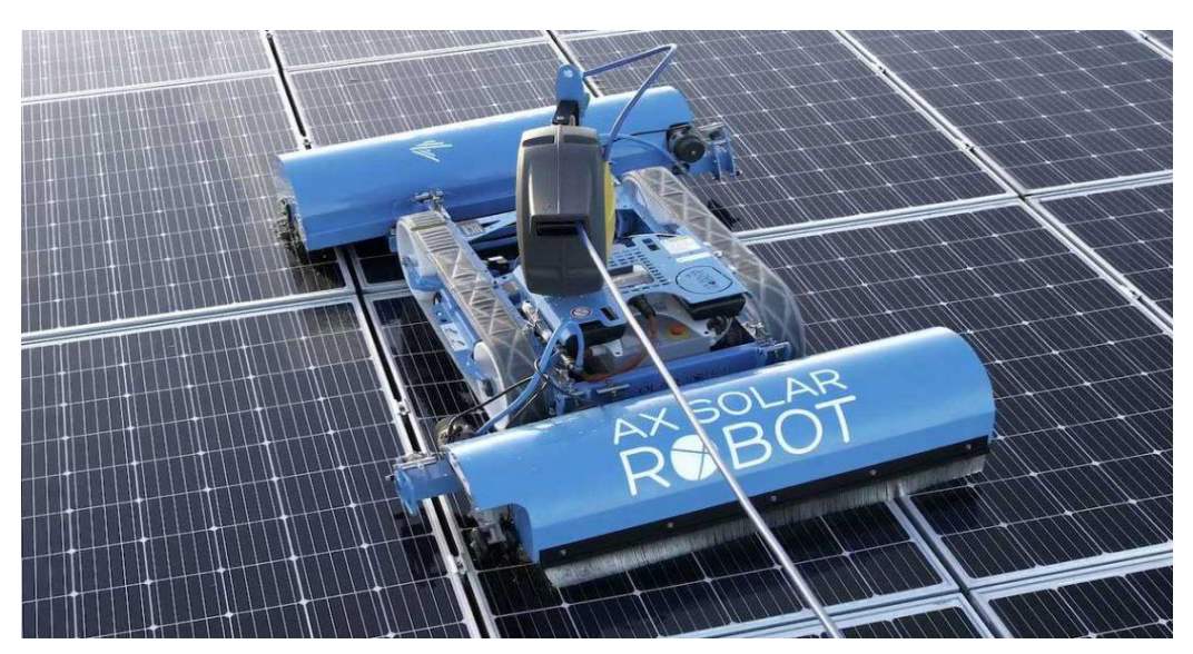 روبوت ذكي لتنظيف وتبريد الألواح الشمسية