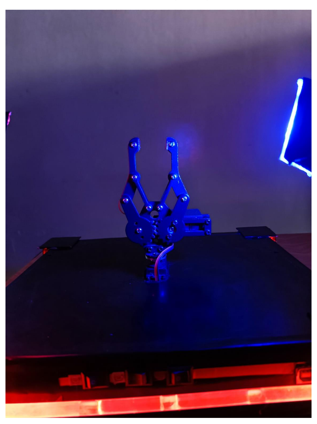 تصميم وتنفيذ ذراع روبوتية